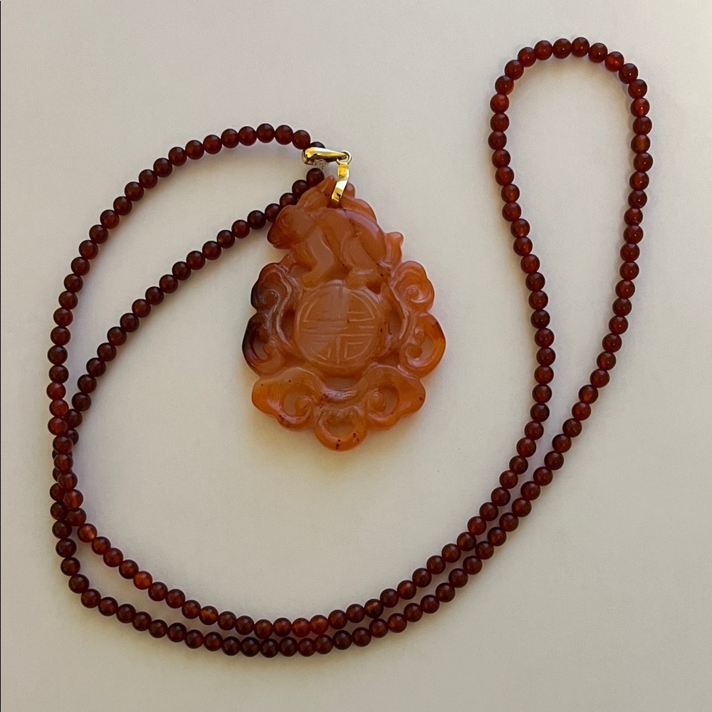 Rabbit design carved pendant necklace